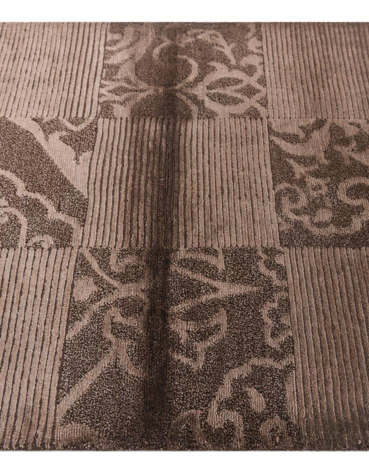 Detail image of 2' 9 x 5' 1  Hand Knotted Darya Wool Rug