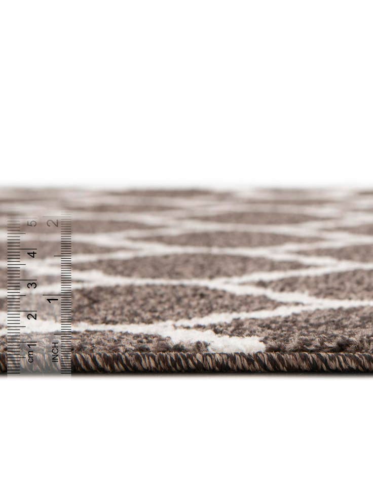 Detail image of 7' 10 x 7' 10 Lattice Round Rug