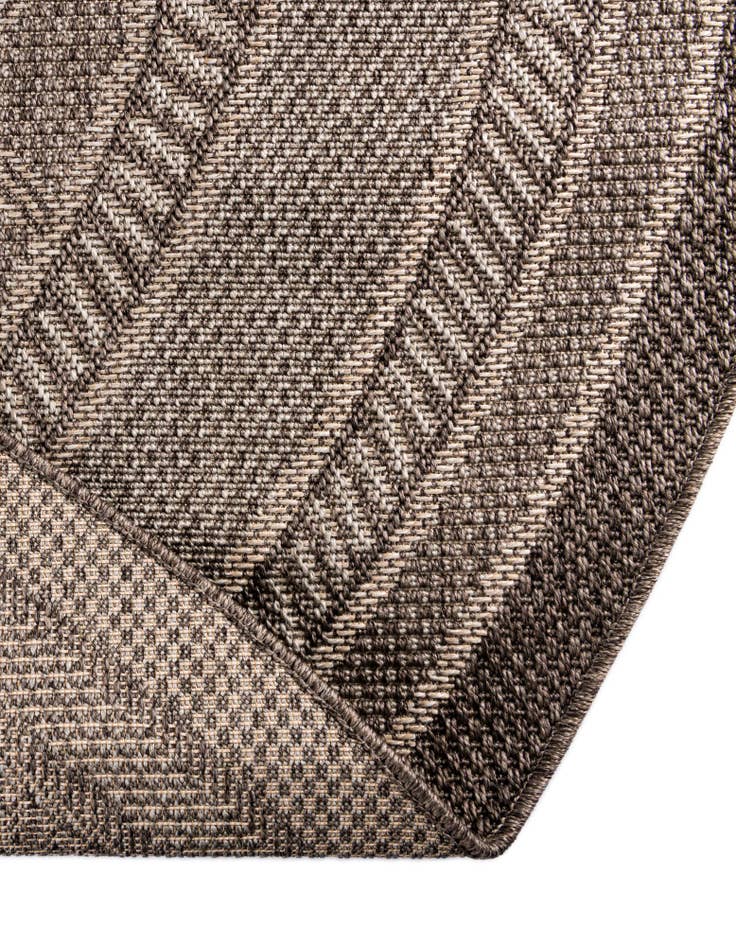 Detail image of 3' 3 x 3' 3 Washable Lattice Indoor / Outdoor Round Rug