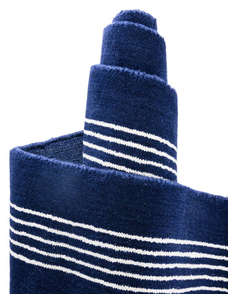 Detail image of 4' 1 x 6' 1 Jill Zarin Striped Wool Rug