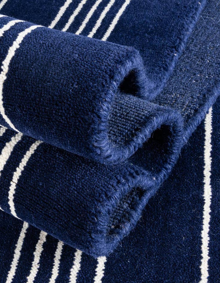 Detail image of 4' 1 x 6' 1 Jill Zarin Striped Wool Rug