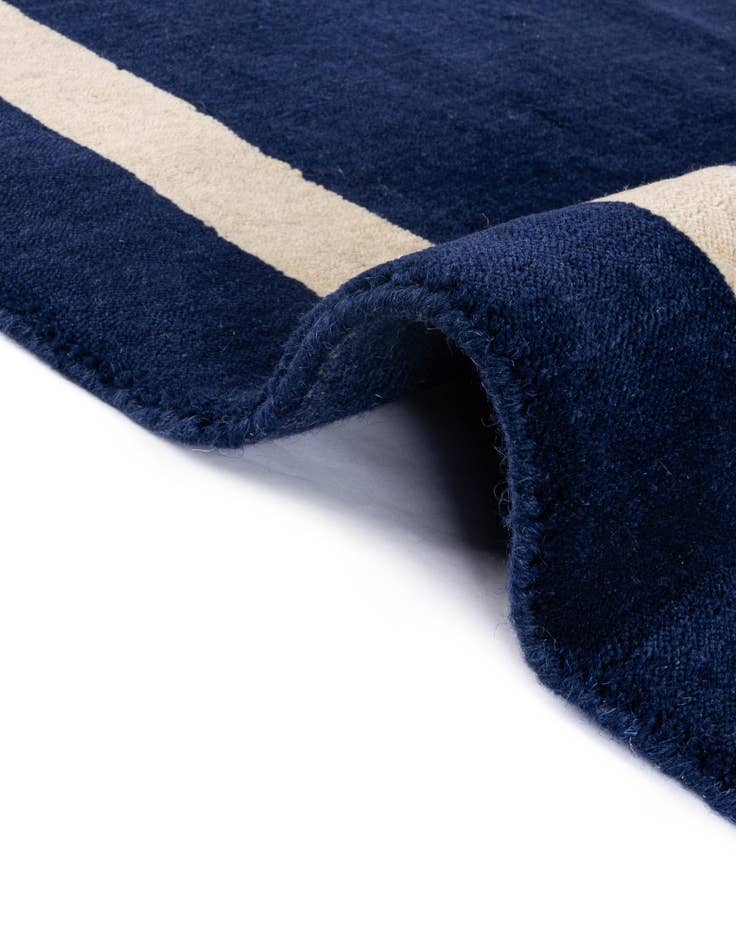 Detail image of 2' 7 x 8' Jill Zarin Border Wool Runner Rug