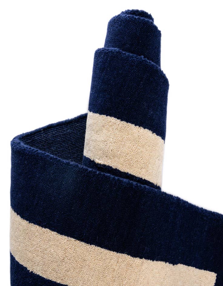 Detail image of 2' 7 x 8' Jill Zarin Border Wool Runner Rug