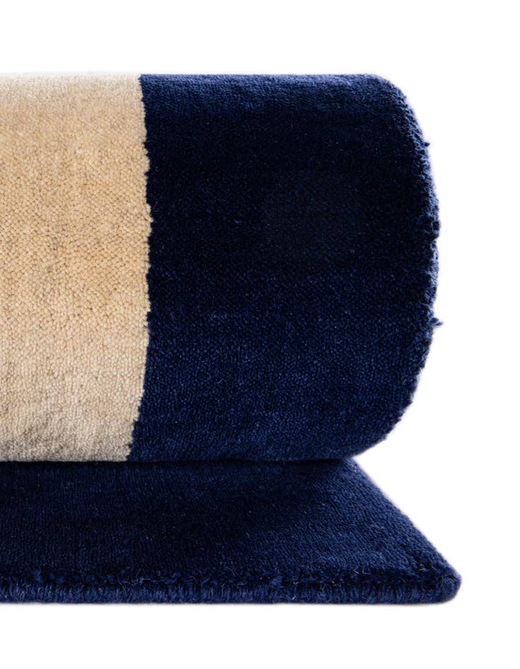Detail image of 2' x 4' 1 Jill Zarin Border Wool Runner Rug