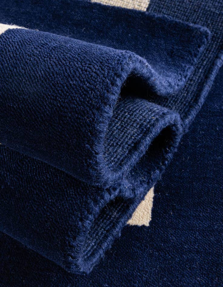 Detail image of 2' 7 x 8' Jill Zarin Border Wool Runner Rug