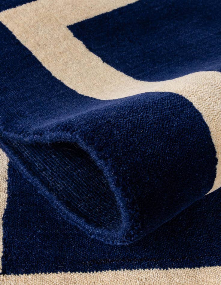 Detail image of 10' x 10' Jill Zarin Border Wool Square Rug