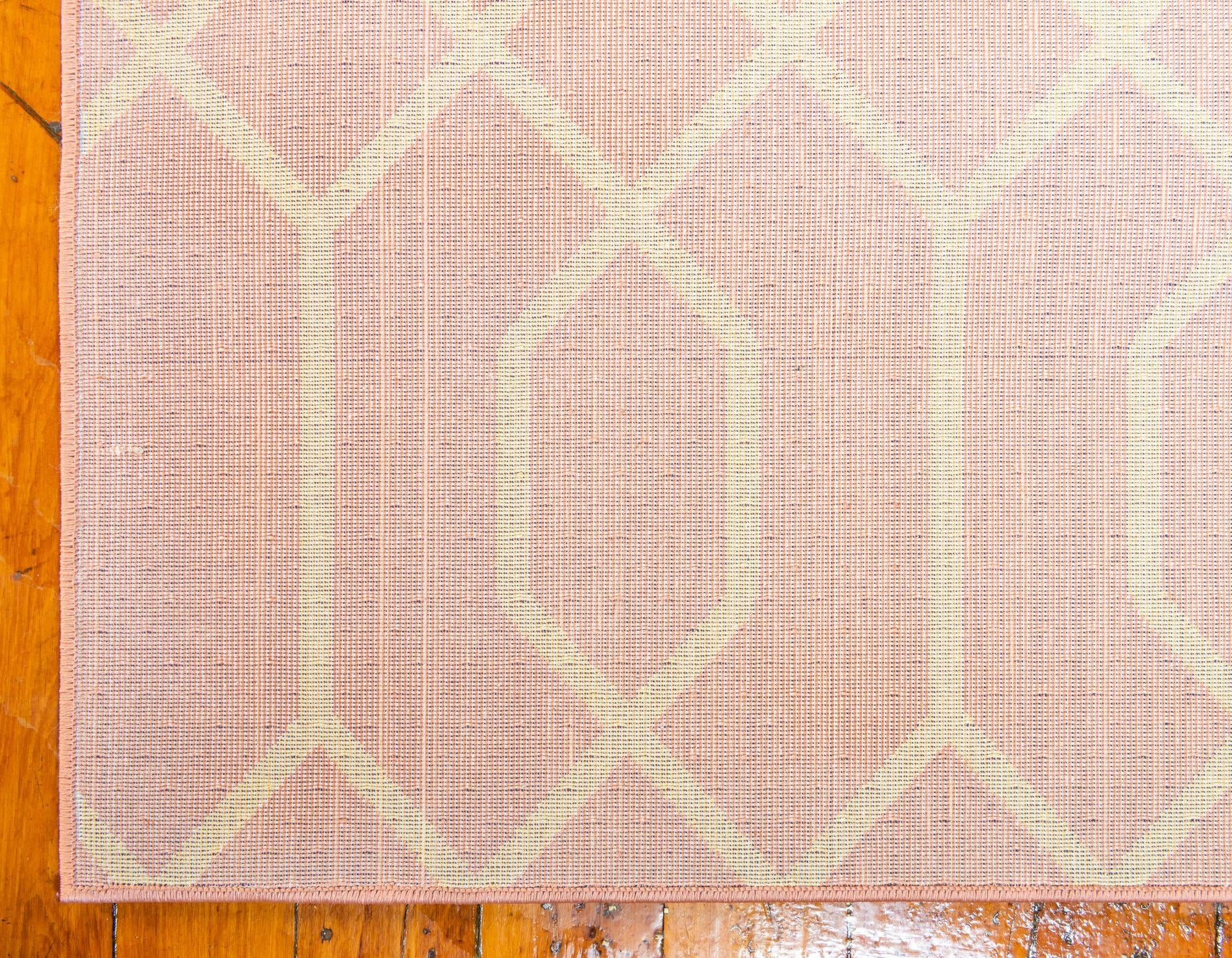 8' x 10' Marilyn Monroe™ Glam Trellis Rug