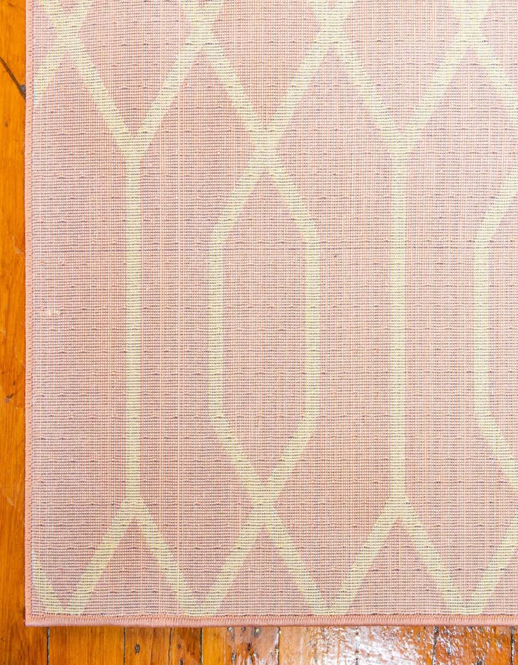 Detail image of 2' x 3'  Marilyn Monroe&trade; Glam Trellis Rug