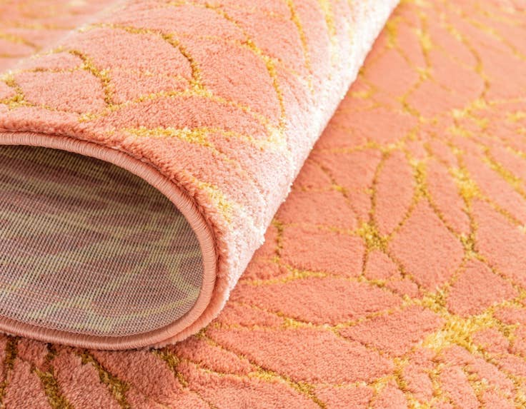 Detail image of 2' x 3' Marilyn Monroe™ Glam Dahlia Rug