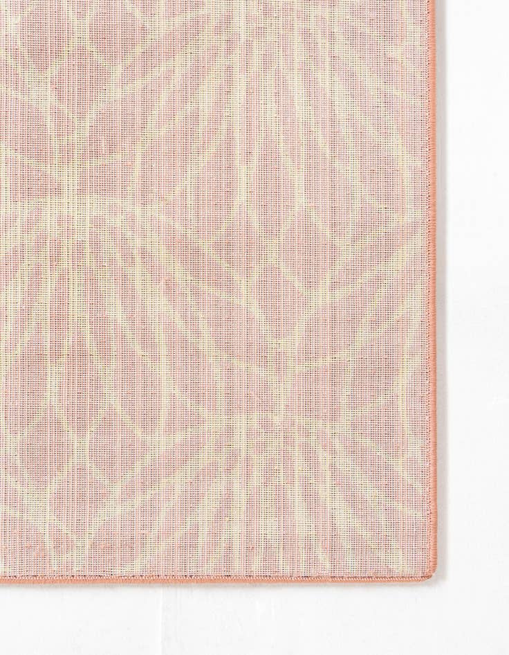 Detail image of 2' x 3' Marilyn Monroe™ Glam Dahlia Rug