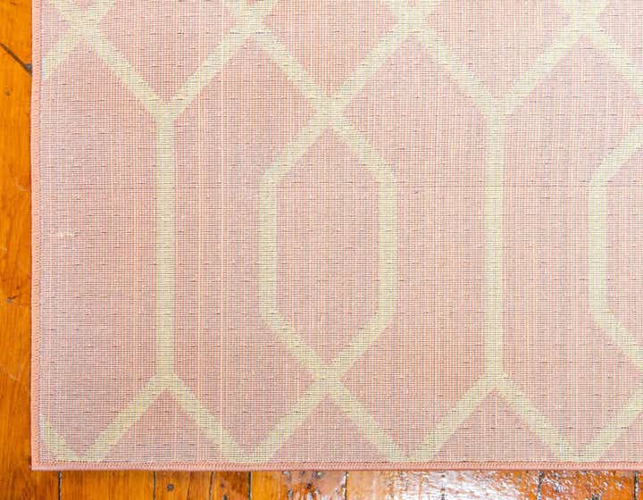 8' x 10' Marilyn Monroe™ Glam Trellis Rug