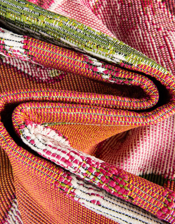 Detail image of 2' x 3'  Washable Botanical Indoor / Outdoor Rug