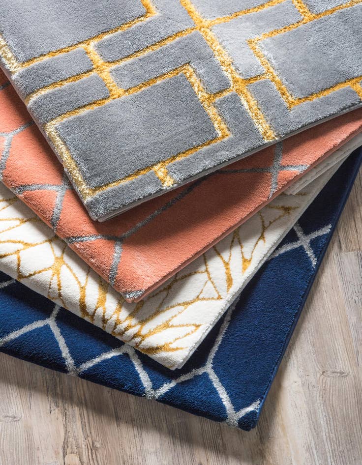 Detail image of 2' x 6' Marilyn Monroe&trade; Glam Trellis Runner Rug