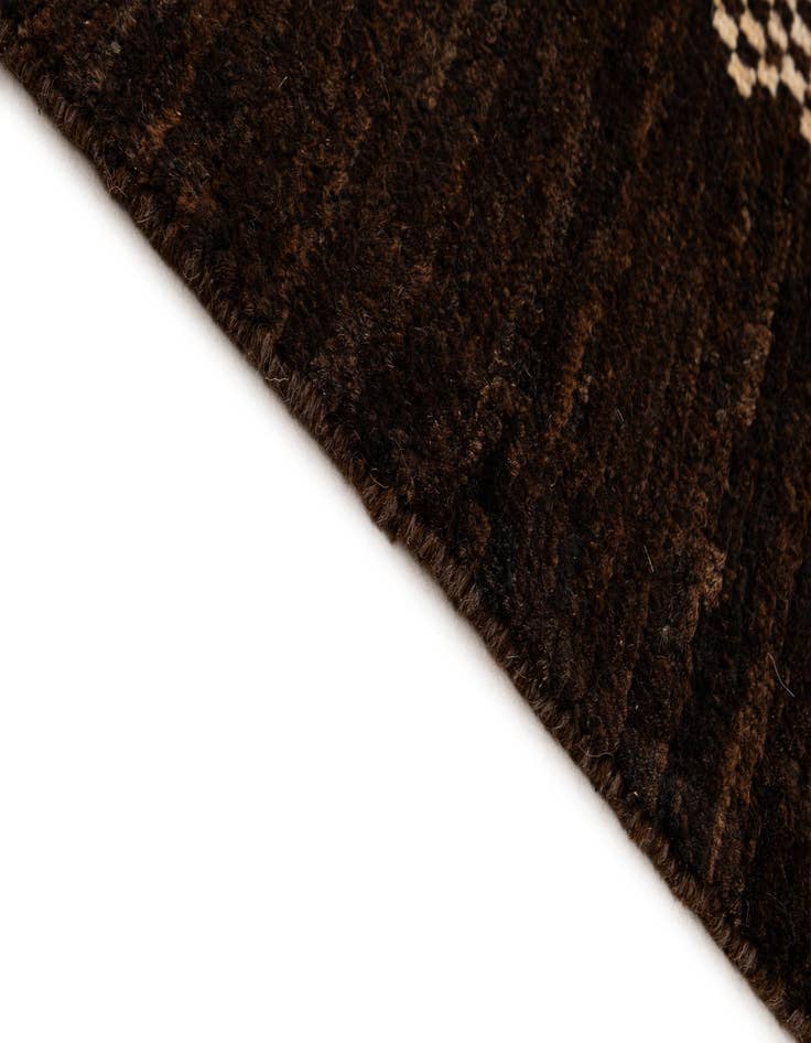 Detail image of 4' x 5' 9  Hand Knotted Darya Wool Rug