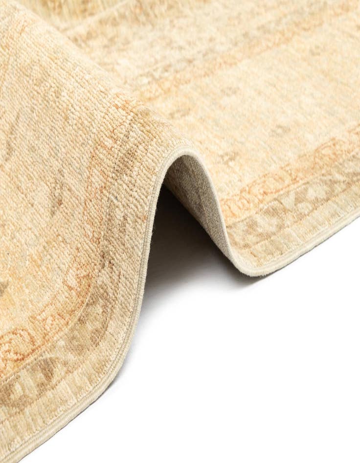 Detail image of 6' 9 x 10' 7 Amina Wool Rug