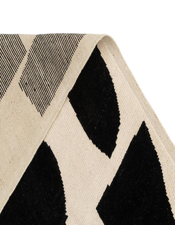 Detail image of 8' x 10'  Hand Knotted Beni Marok Rug