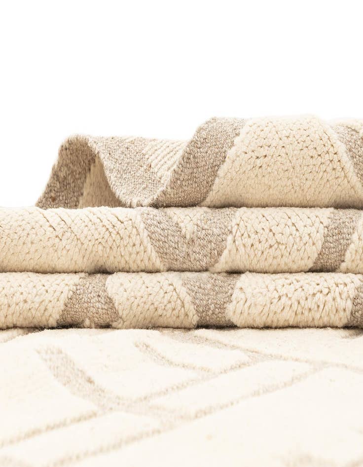 Detail image of 8' 3 x 10'  Hand Knotted Beni Marok Rug