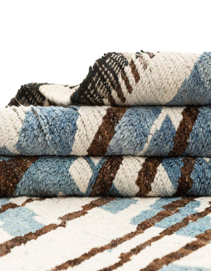 Detail image of 8' 4 x 10'  Hand Knotted Beni Marok Rug