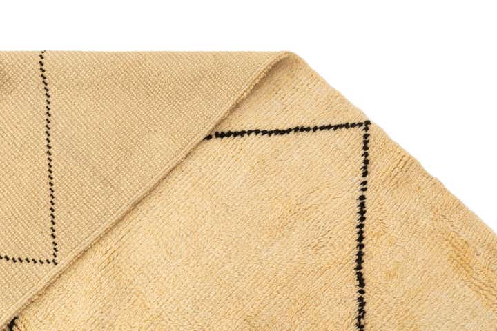 7' 1 x 10' 2 Berber Rug