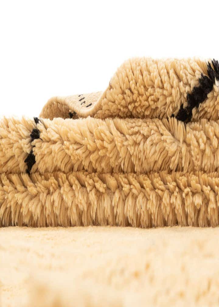 6' 5 x 9' 2 Berber Rug