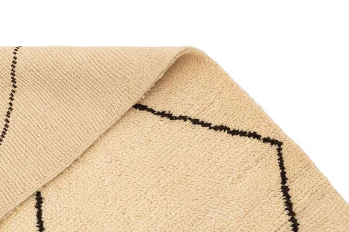 5' 5 x 8' 5 Berber Rug