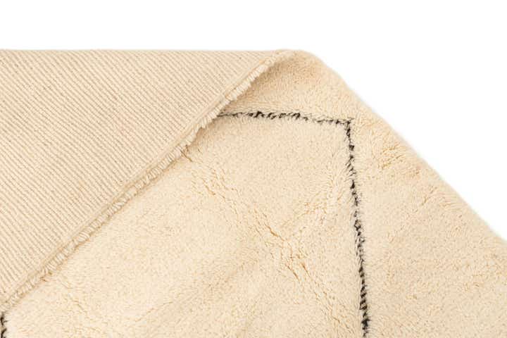 6' 8 x 9' 7 Berber Rug
