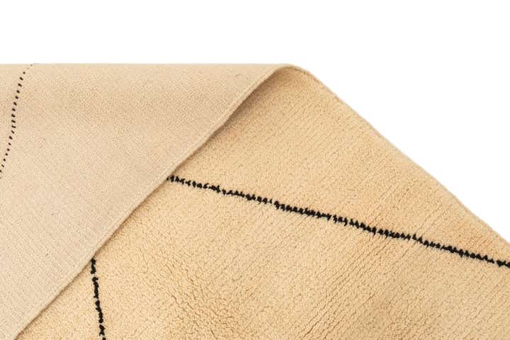 6' 9 x 9' 4 Berber Rug