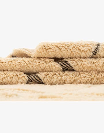 6' 11 x 10' 1 Berber Rug