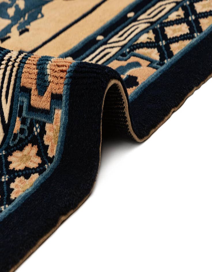 Detail image of 4' 7 x 6' 7 China Rug