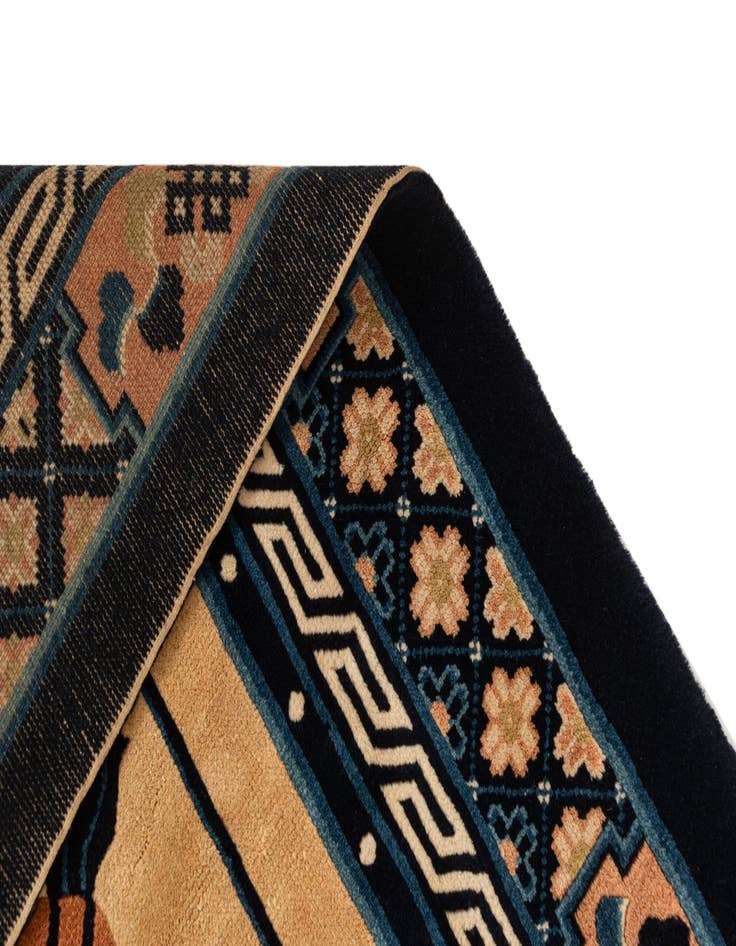 Detail image of 4' 7 x 6' 7 China Rug