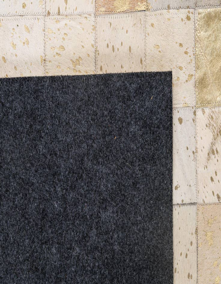 Detail image of 5' x 7' 10 Cowhide - Patchwork Rug