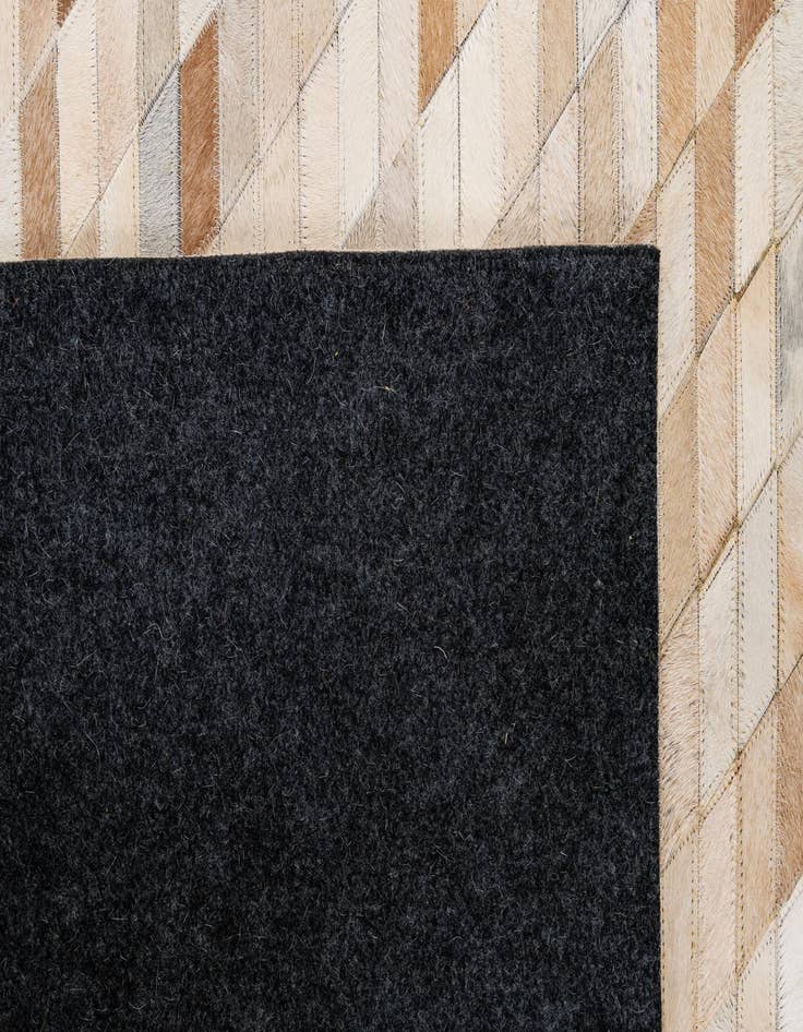 Detail image of 5' 1 x 7' 11 Cowhide - Patchwork Rug