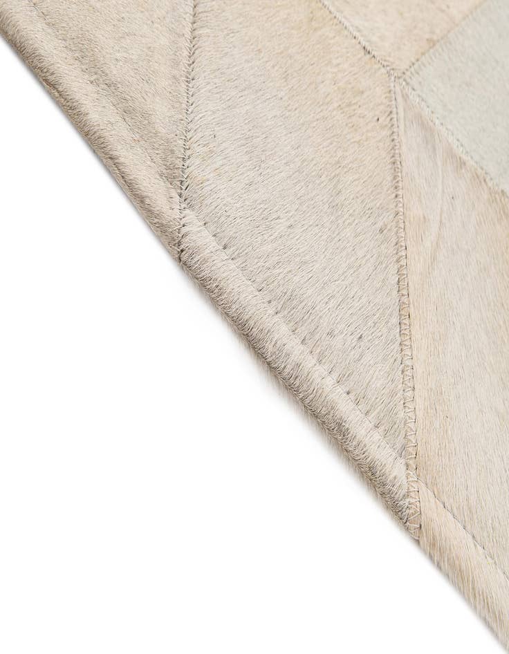 Detail image of 5' 1 x 8' Cowhide - Patchwork Rug