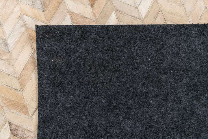 5' 1 x 8' Cowhide Stocks Rug
