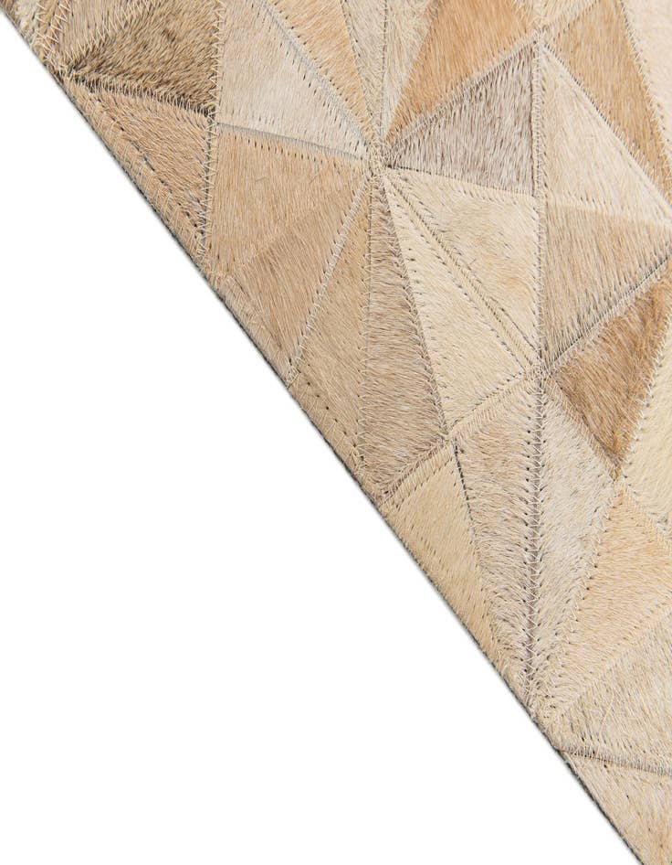 Detail image of 4' 9 x 6' 6 Cowhide Stocks Rug