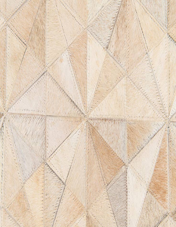 Detail image of 4' 9 x 6' 6 Cowhide Stocks Rug