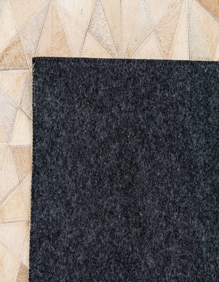 Detail image of 4' 9 x 6' 6 Cowhide Stocks Rug