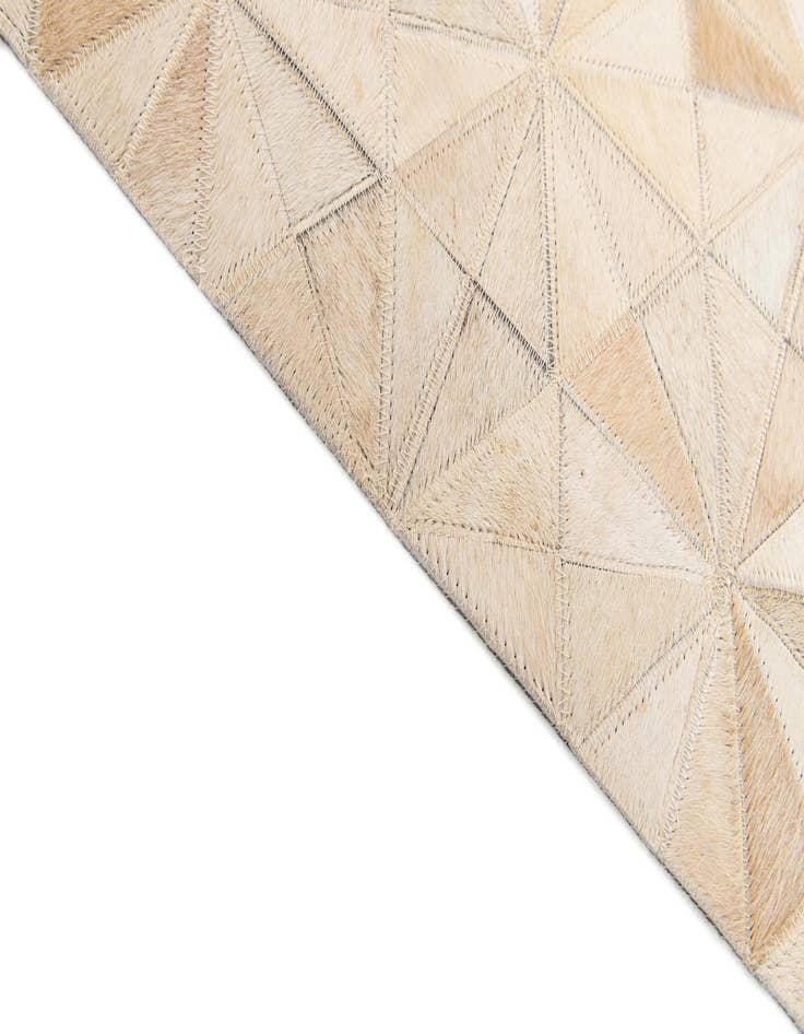 Detail image of 4' 8 x 6' 7 Cowhide Stocks Rug