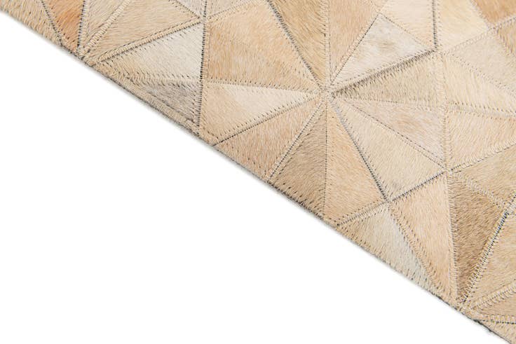 Detail image of 4' 8 x 6' 7 Cowhide Stocks Rug