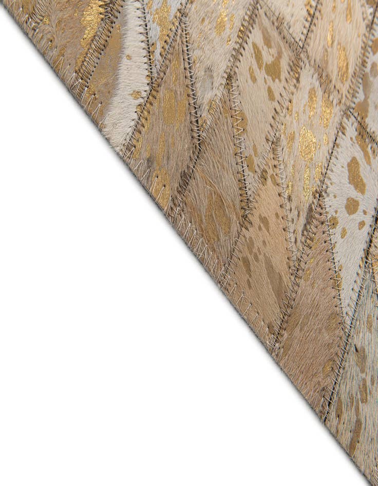 Detail image of 4' 8 x 6' 6 Cowhide Stocks Rug