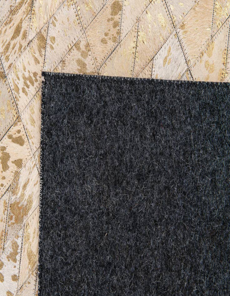 Detail image of 4' 8 x 6' 6 Cowhide Stocks Rug