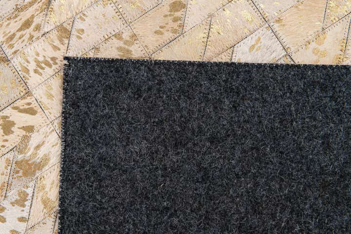 4' 8 x 6' 6 Cowhide Stocks Rug