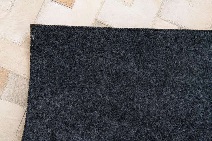 4' 1 x 6' Cowhide Stocks Rug