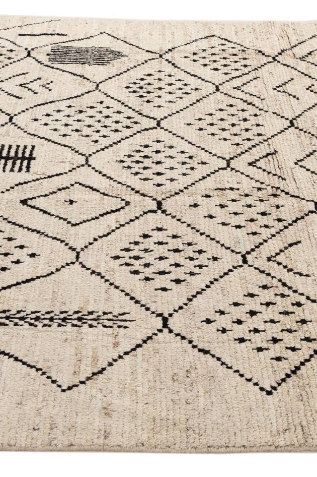 Detail image of 6' 6 x 9' 4 Hand Knotted Darya Wool Rug