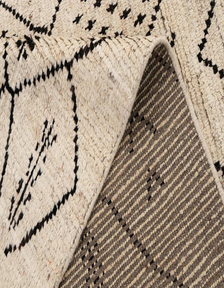 Detail image of 6' 6 x 9' 4  Hand Knotted Darya Wool Rug