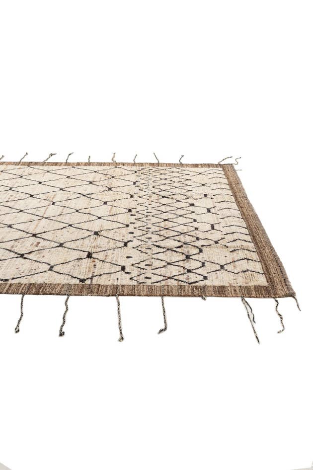 Detail image of 6' 4 x 10' 1 Hand Knotted Darya Wool Rug