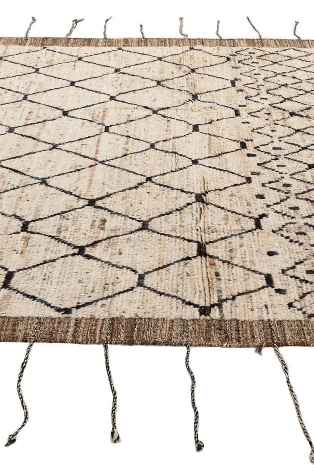 Detail image of 6' 4 x 10' 1 Hand Knotted Darya Wool Rug