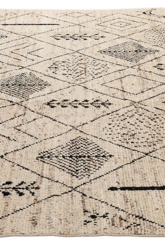 Detail image of 6' 9 x 9' 3 Hand Knotted Darya Wool Rug