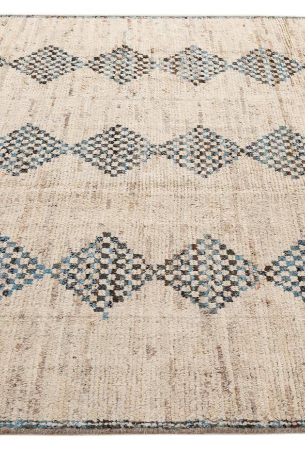 Detail image of 6' 6 x 9' 7 Hand Knotted Darya Wool Rug