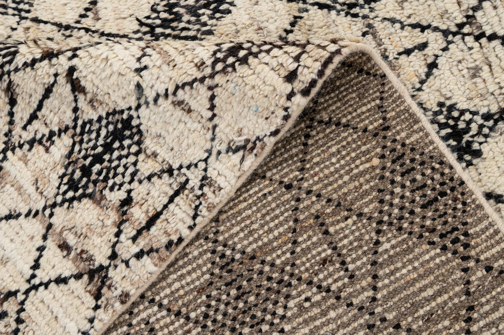 6' 9 x 9' 9 Hand Knotted Darya Wool Rug